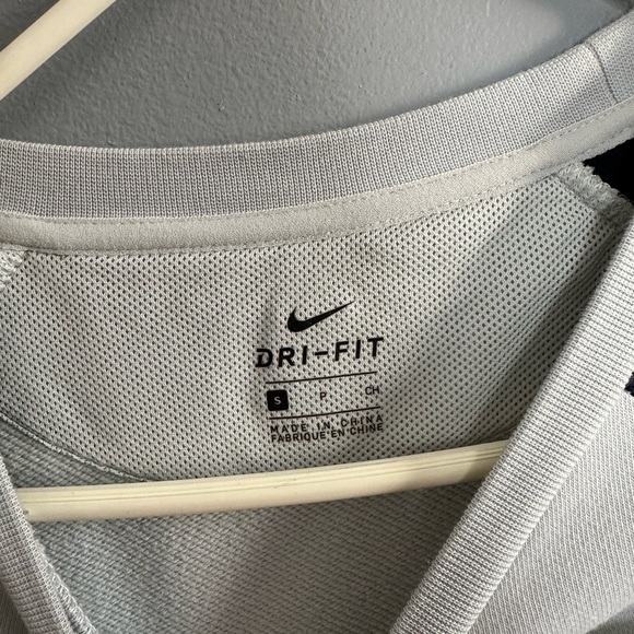 Oversized Women Nike Crewneck - Picture 2 of 2